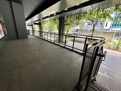 Middle Road (D7), Retail #523110591